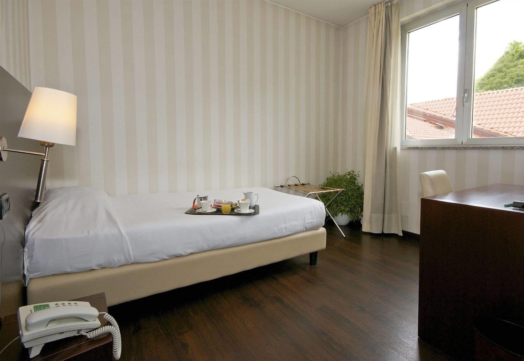 Hotel 2C Legnano Exterior foto